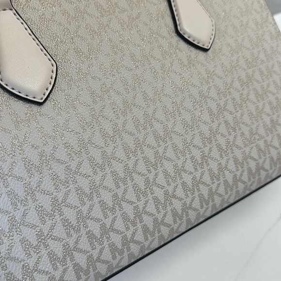 MICHAEL KORS BRAND NEW SHEILA MEDIUM SIGNATURE LOGO METALLIC SATCHEL - Picture 14 of 17